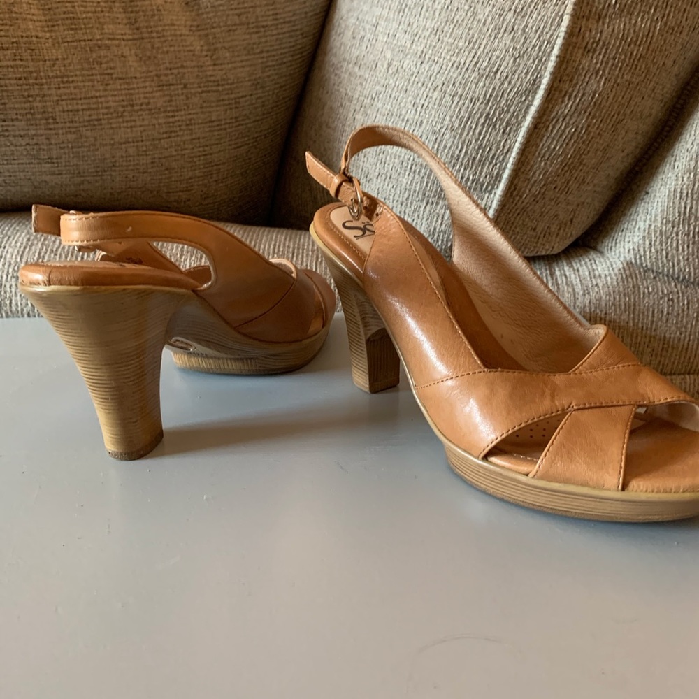 Sandal - Picture 2 of 3